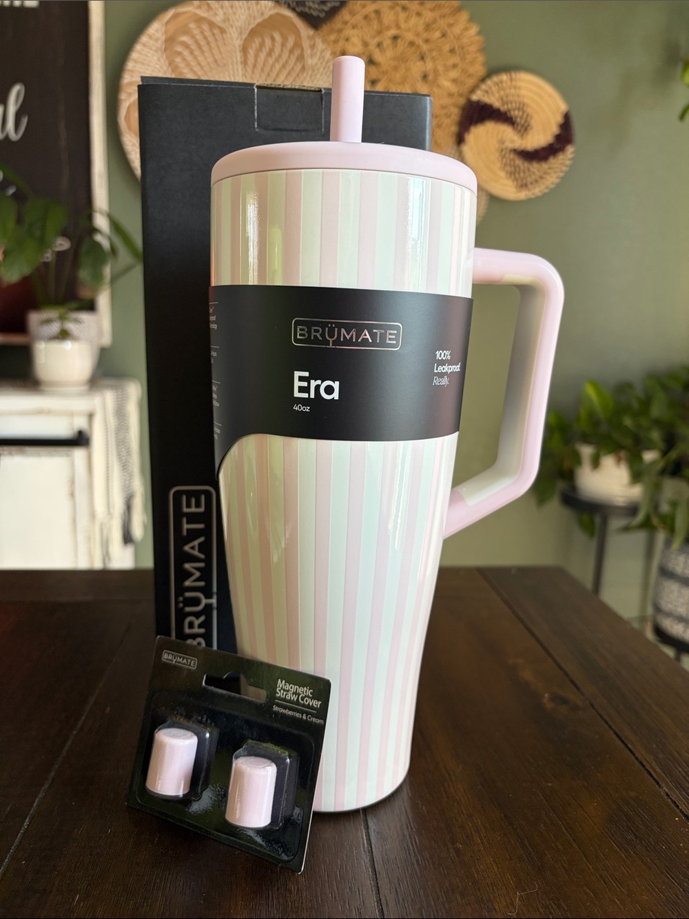 BrüMate Era 40oz in Strawberries & Cream with straw cover! Limited Edition! New!
